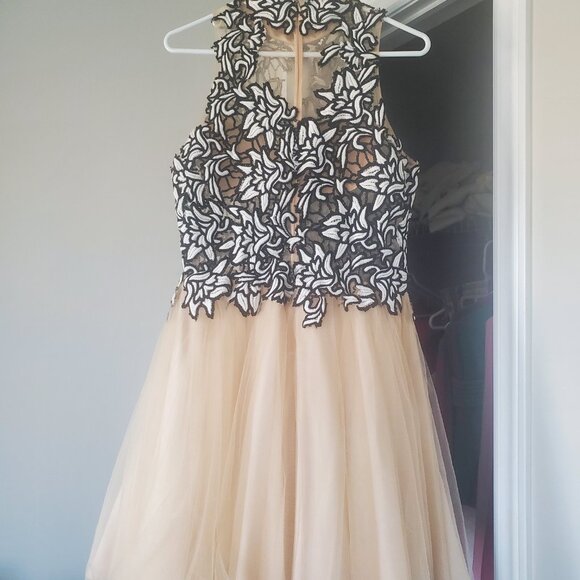 Forever Unique Essie Dress - Picture 3 of 4